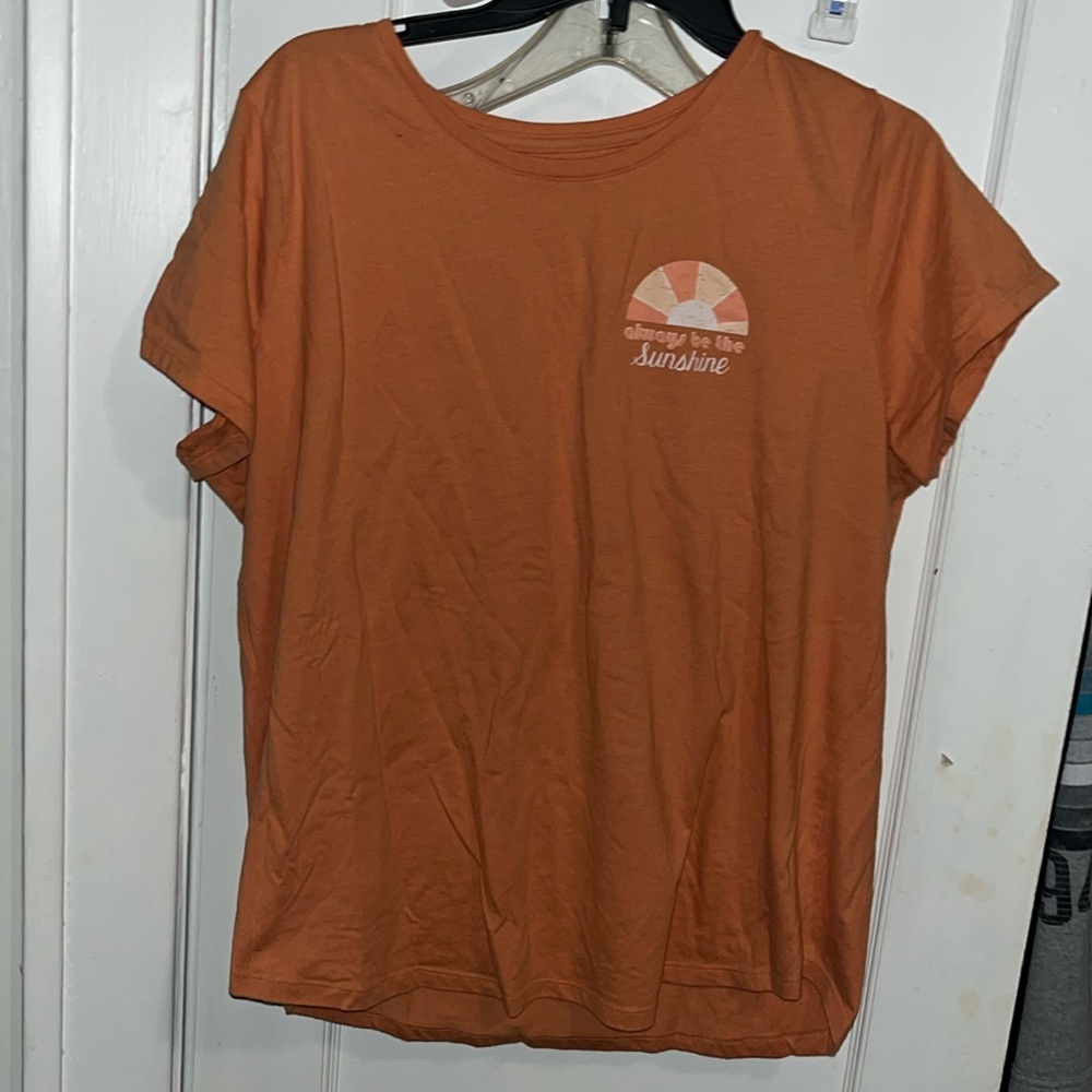 Lightweight graphic tee